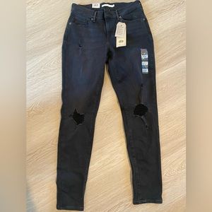 Levi’s Curvy Skinny jeans - New with Tags
